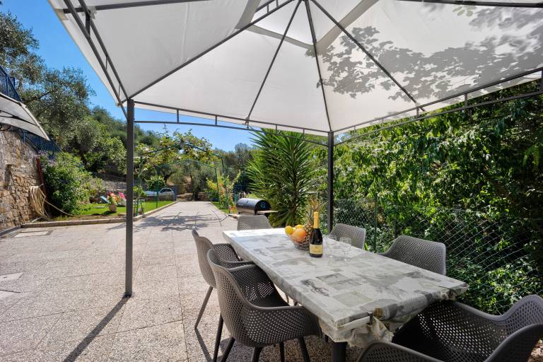 Villa with BBQ, terrace & yard | Garden view | Suitable for remote work — photo 3