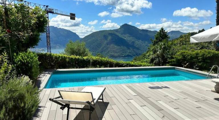 Villa with yard, barbeque & terrace in Paradiso