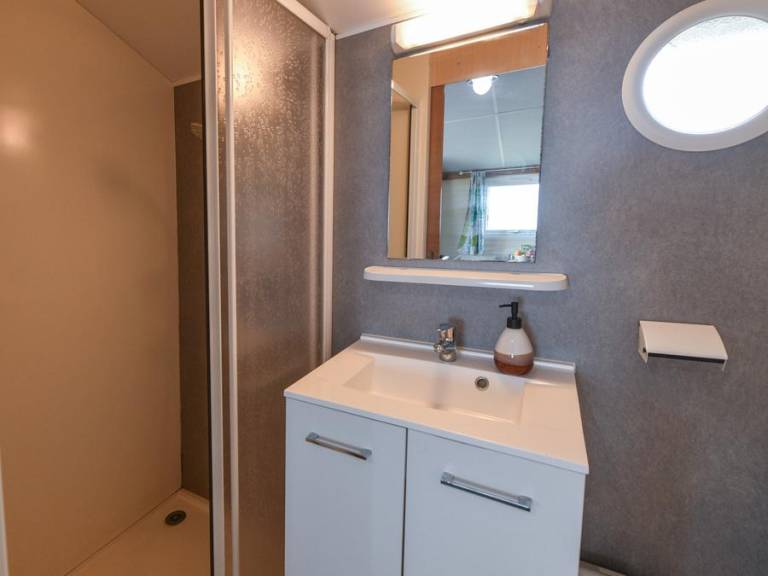 Family-oriented chalet with terrace & pool | Pets are welcome — photo 4