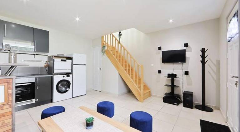 House with 2 rooms for 7 persons — photo 3