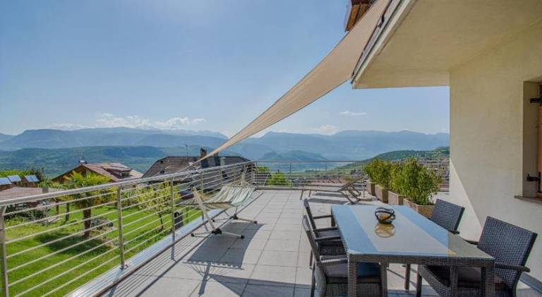 Holiday apartment with barbecue, pool & yard — photo 5