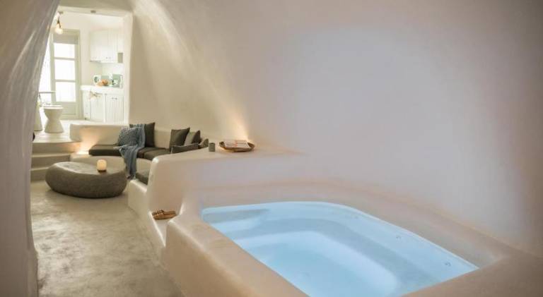 Yposkafon Concept Two-Bedroom Villa with Private Jacuzzi and Hamam in Santorini