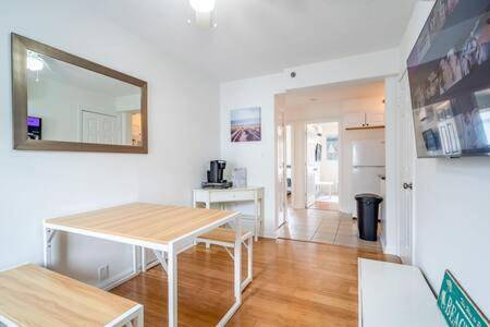 Modern 3-BR Ocean Block Apt Walk to the Beach — photo 2