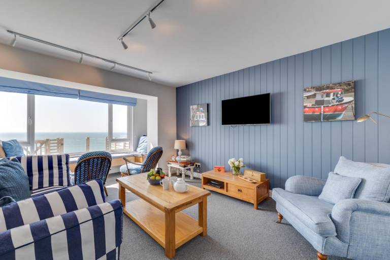 Family-oriented pleasant cottage with yard | Water view | Beach nearby | Dogs allowed in Helston