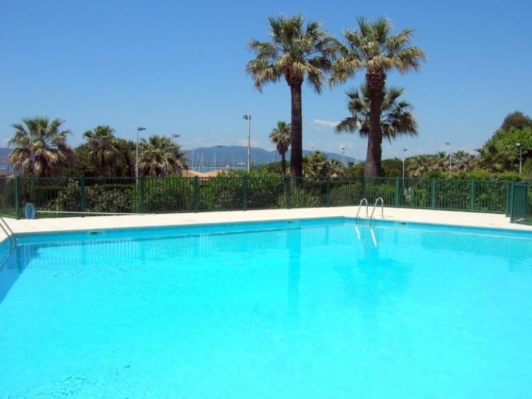 Rental apartment with pool | City view — photo 2