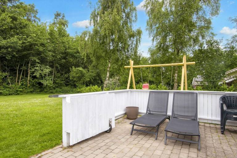 Vacation home with pool, patio & grill — photo 5