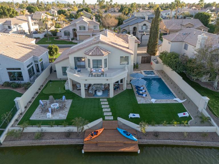 House  Crystal Shores