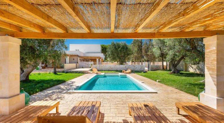 Vacation home with garden, BBQ & pool — photo 4