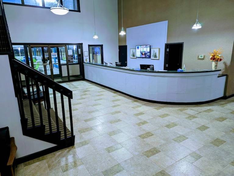 Woodfield Inn and Suites — photo 5