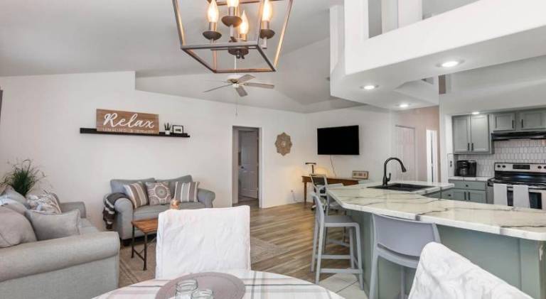 Spacious Luxury Pool Home Oasis - 8mi to Airport — photo 3