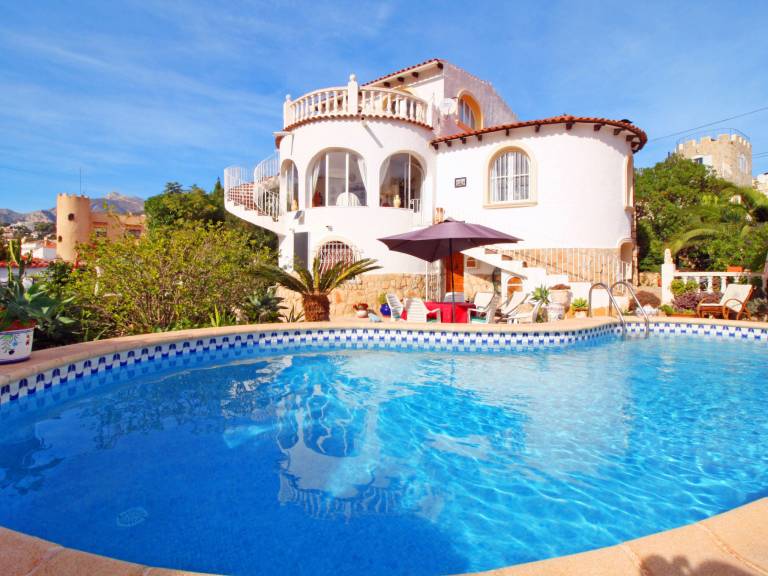 Beautiful house with private pool, garden & barbeque | Next to the beach | Pets allowed in Alicante