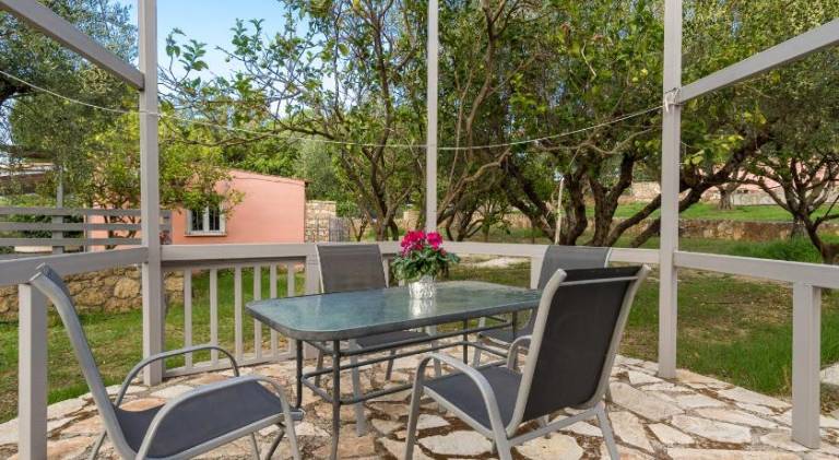 Serviced apartment with terrace, yard & BBQ — photo 5