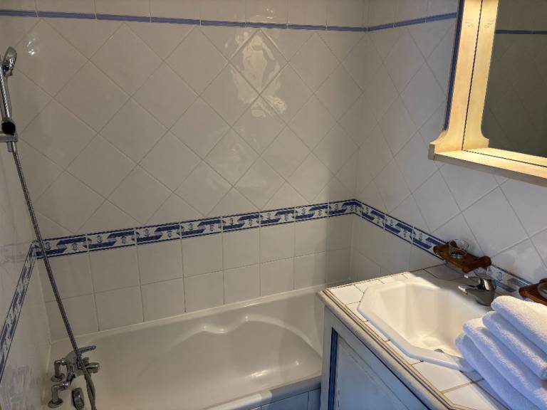 Family-oriented charming condo with sauna, yard & pool | Close to the beach | Pets are welcome — photo 5