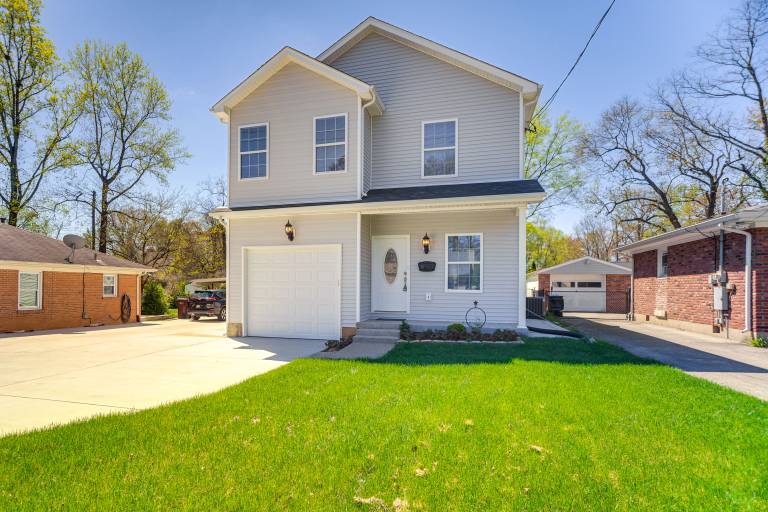 Louisville Retreat w Deck 11 Mi to Downtown