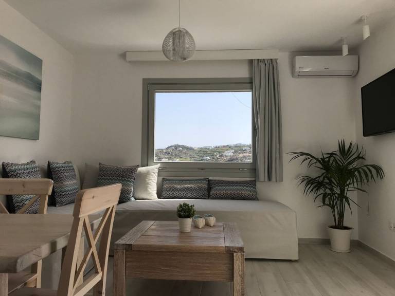 Family-oriented charming villa with terrace | Sea view | Beach nearby | Pets are welcome — photo 2