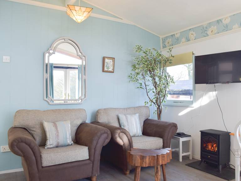 Child-friendly cottage with yard, pool & BBQ | Pets are welcome — photo 2