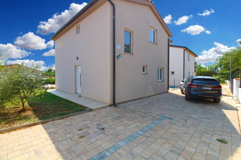 House with pool, terrace & barbecue — photo 2