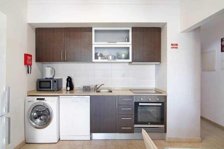 Fully equipped wonderful holiday apartment with fast internet, pool & yard | City view | Dogs allowed — photo 4
