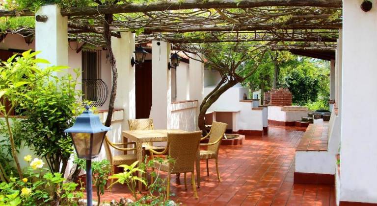 Serviced apartment with garden, patio & barbecue | Beach nearby | Pet-friendly — photo 4