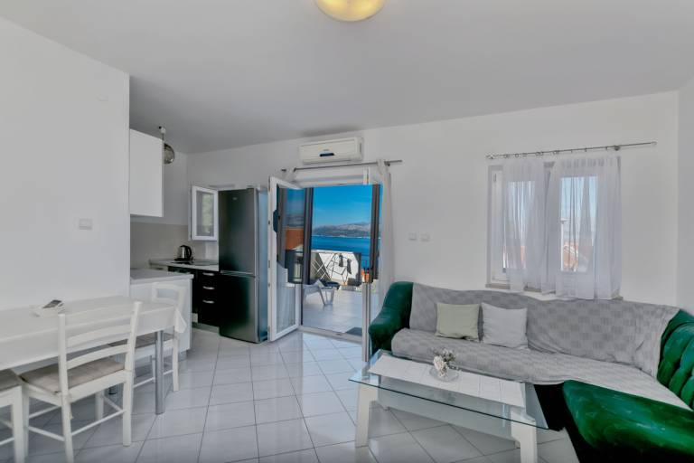 Holiday apartment with barbeque & patio | Sea view — photo 5