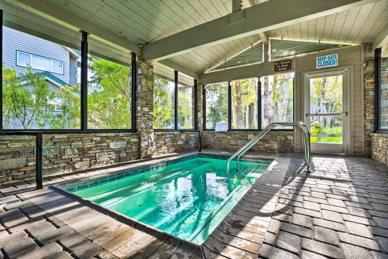 Hot Tub Access: Mammoth Lakes Nature Escape! — photo 2