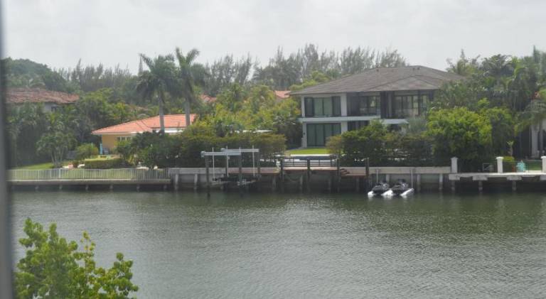 Serviced apartment | Beach nearby | Pets allowed in Miami Beach, FL