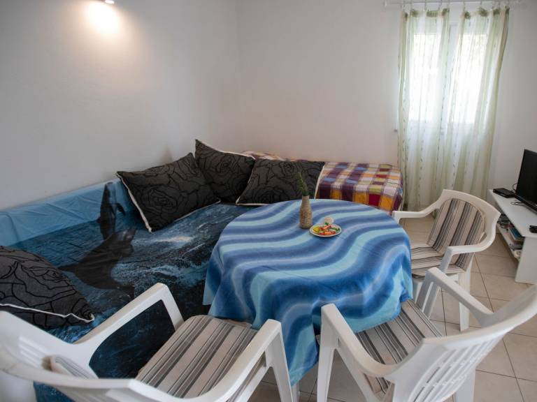 Rental apartment with grill & patio — photo 4