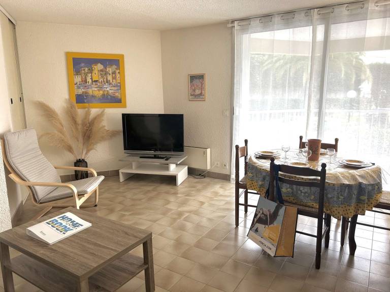 Rental apartment with 2 rooms for 4 persons — photo 2