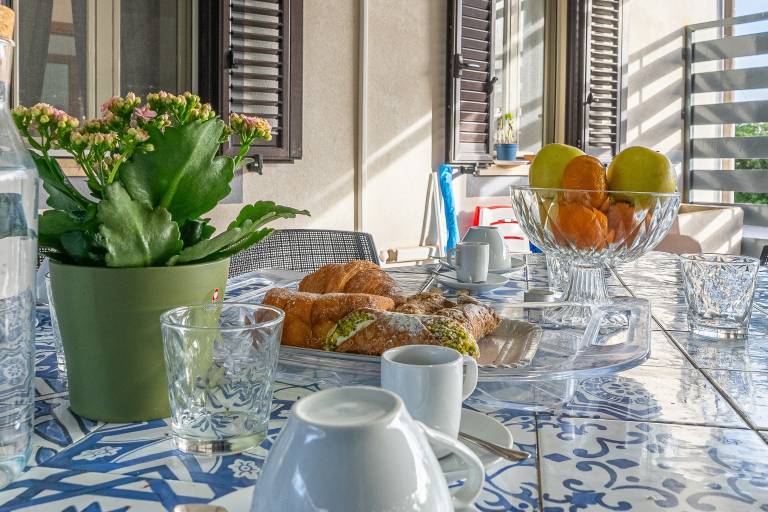 Apartment 'Casa Gardenia Seafront for 6' with Sea View, Wi-Fi and Air Conditioning — photo 4