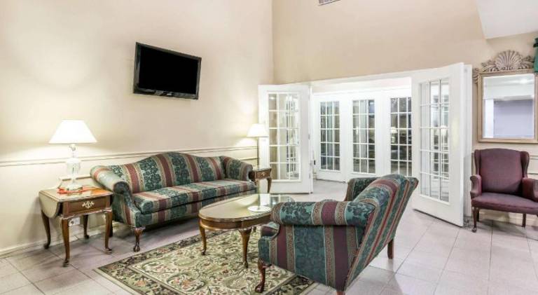 Super 8 By Wyndham Clinton — photo 2