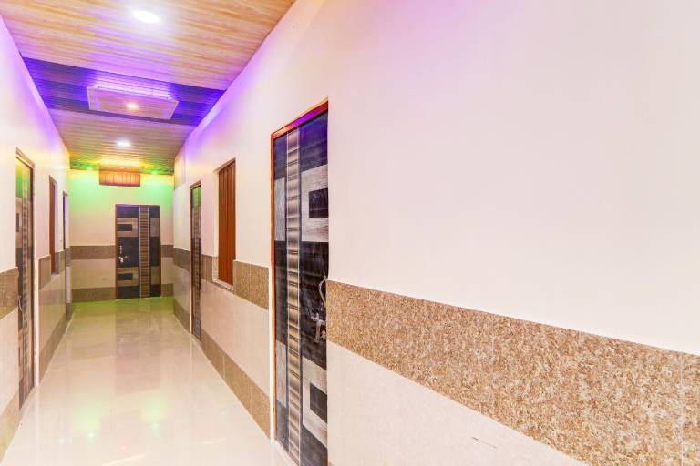 Super Hotel O SINGH GUEST HOUSE & RESTRO