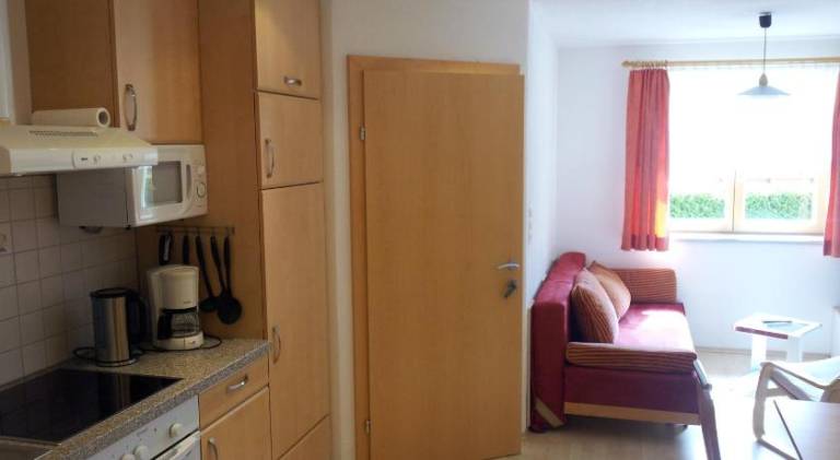 Beautiful holiday apartment with patio, BBQ & yard | Pets are welcome — photo 4