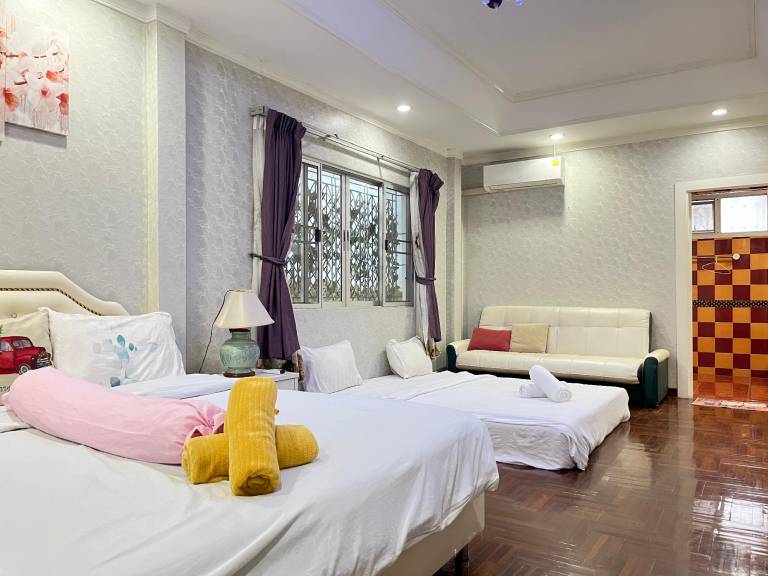 Villa with barbecue, garden & jacuzzi | Next to Wat Khao Phra Bat | Perfect for remote work — photo 2