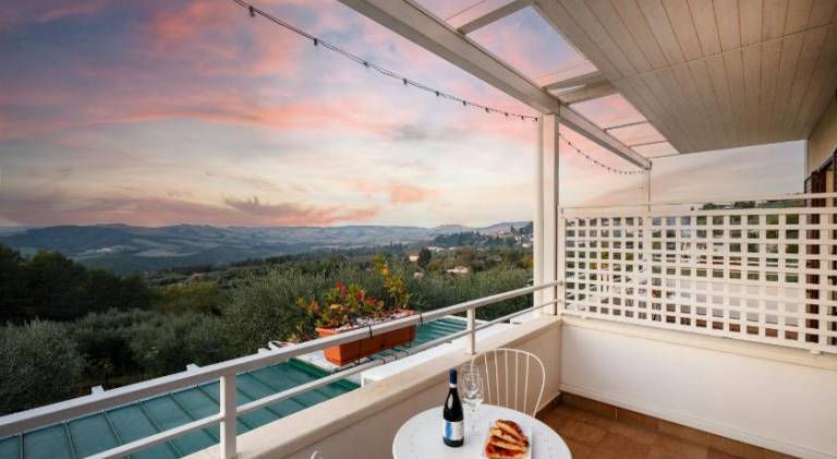 Apartment with yard, BBQ & patio in Matera