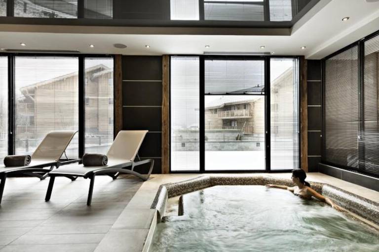 Holiday apartment with sauna & pool in Samoëns