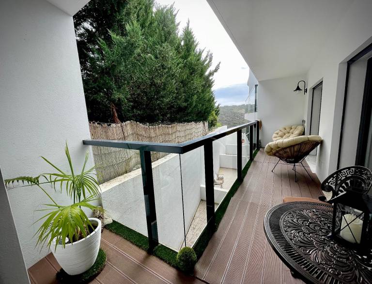 Rental apartment with BBQ, patio & pool — photo 2