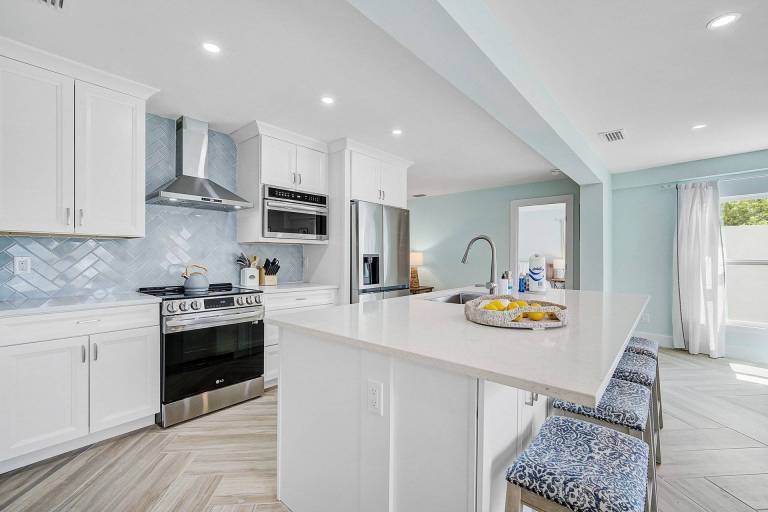 Fully equipped pleasant vacation home with barbeque, private pool & hot tub | Dogs allowed — photo 4
