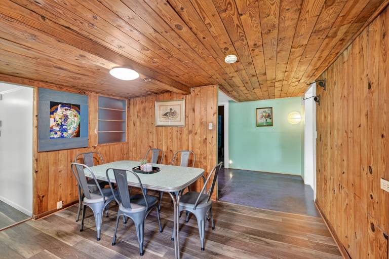 Vacation home with patio & garden — photo 3