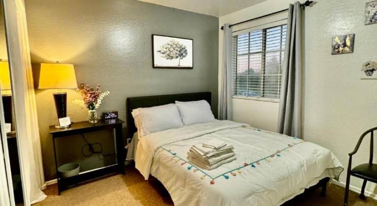 Cozy Private room with Shared bathroom Inside a house in Phoenix, AZ