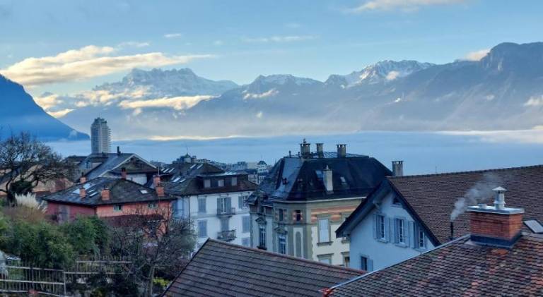 Inspiration room, lake, mountains, balcony in Montreux city center in Montreux