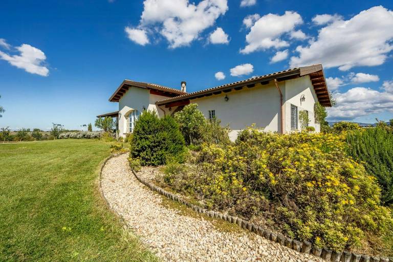 Fully equipped house with BBQ, terrace & private pool | Suitable for remote work | Pet-friendly — photo 2