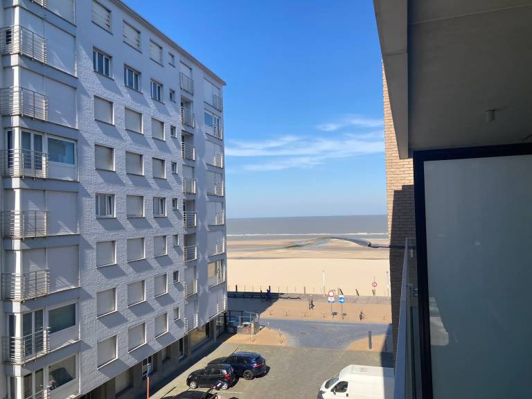 Huswell Seaside apartment with parking