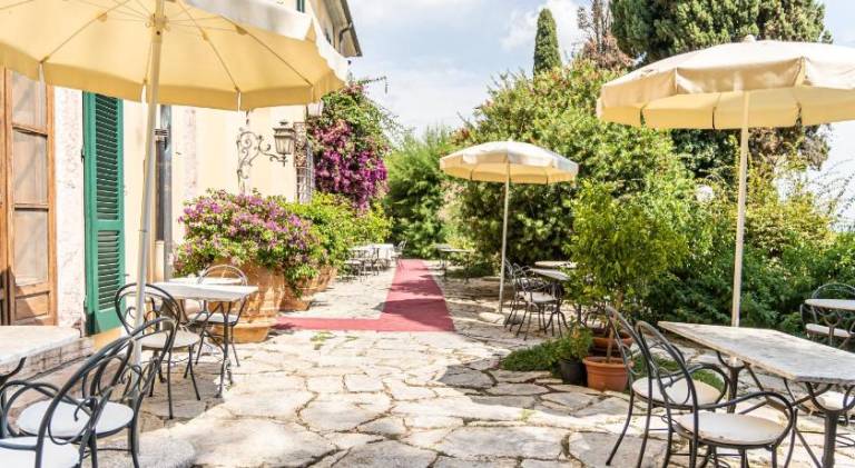 Family-oriented serviced apartment with patio, pool & jacuzzi | Pets are welcome — photo 5