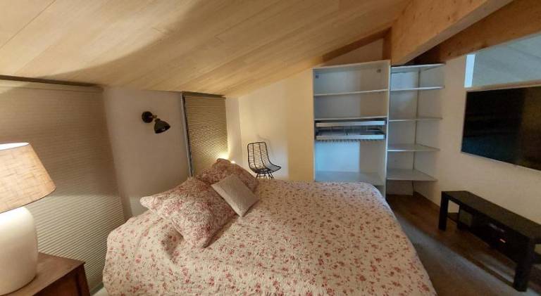 Beautiful serviced apartment with terrace | Dogs allowed in Montauban