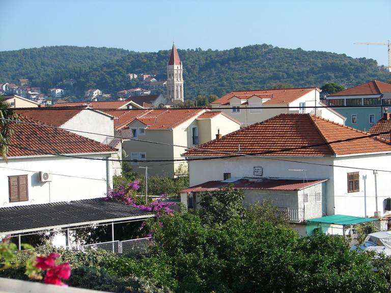 Rental apartment with terrace in Okrug