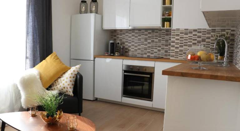 Nice serviced apartment with patio & yard | Pet-friendly — photo 4