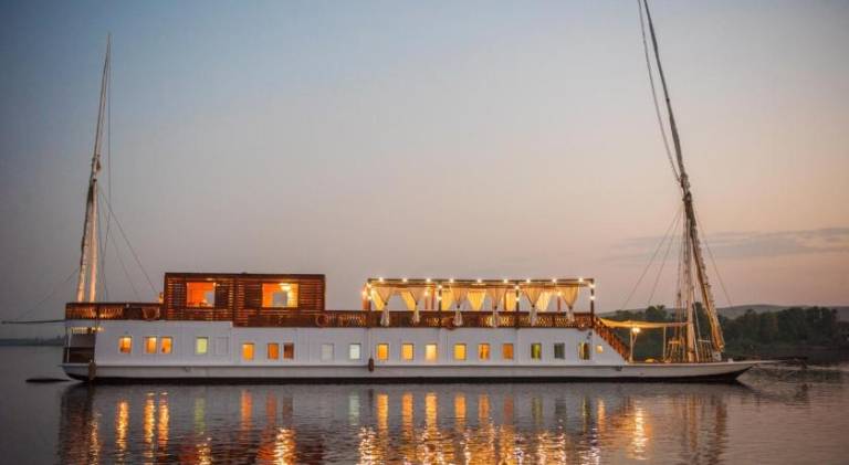Wonderful boat with hot tub | Pets are welcome in Luxor