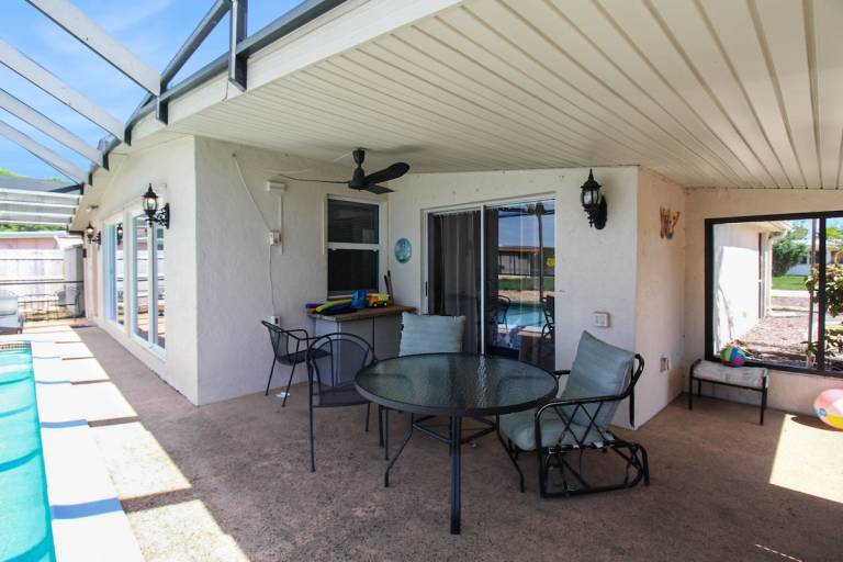 Condo with garden & private pool | River view — photo 2