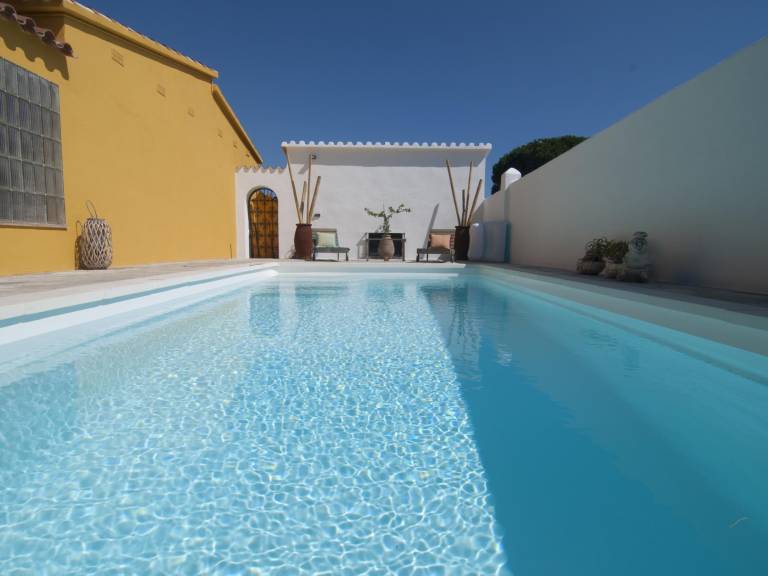 Villa with private pool, barbeque & garden — photo 4