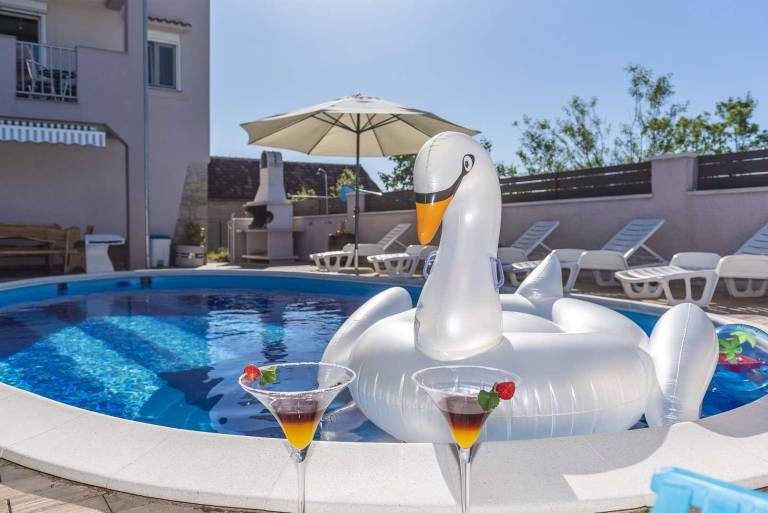 House with barbecue, yard & patio | Pool view in Zadar